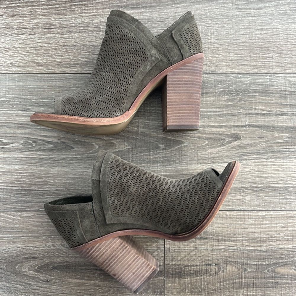 Vince Camuto Karini Peeptoe Booties Army Green Size 7